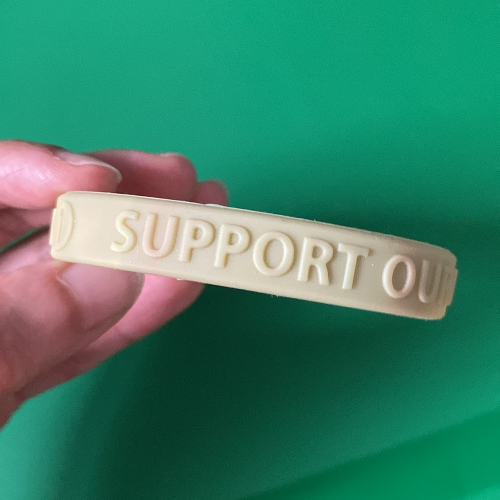 Army coyote tan “Support Our Veterans” silicone bracelet - Picture 2 of 10